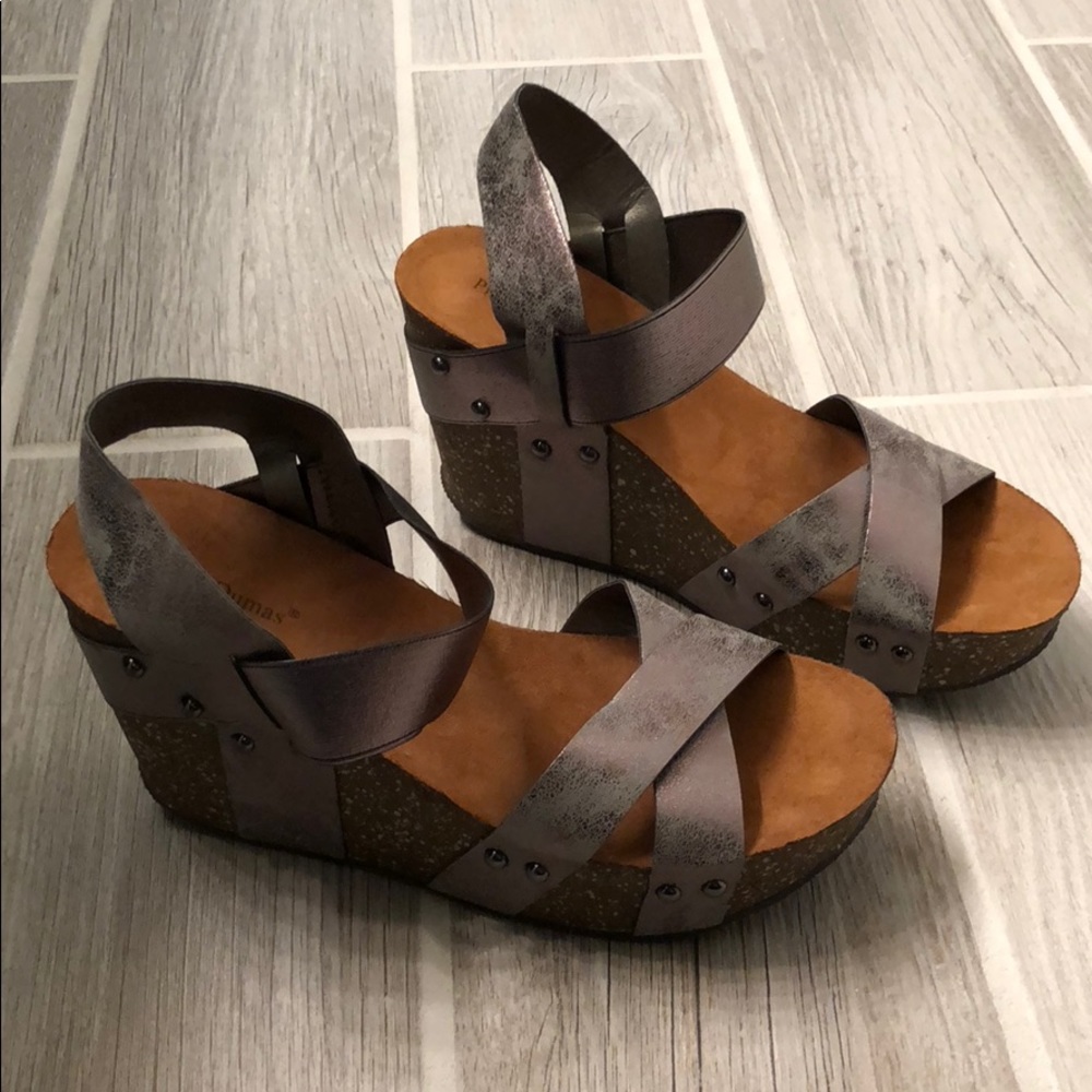 Pierre Dumas size 8 Wedges